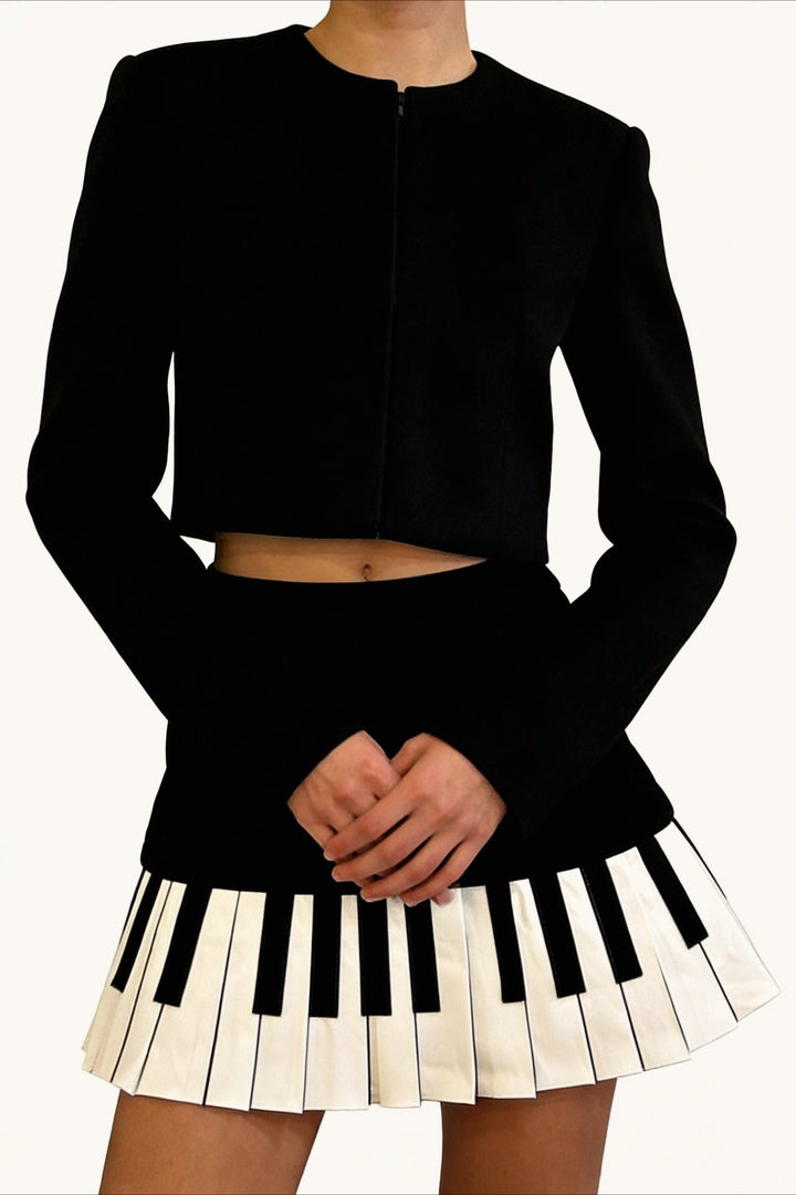 Emily & Isabella Brooks | Pleated High Waist Slim Skirt in Black and White
