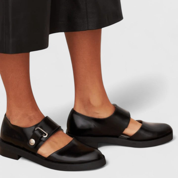 Emily & Isabella Brooks | Elegant Shoes