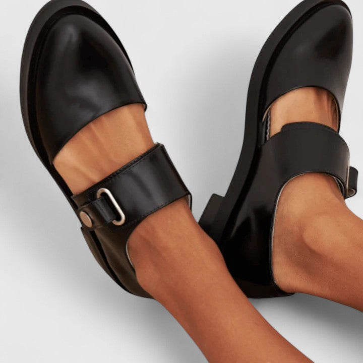 Emily & Isabella Brooks | Elegant Shoes