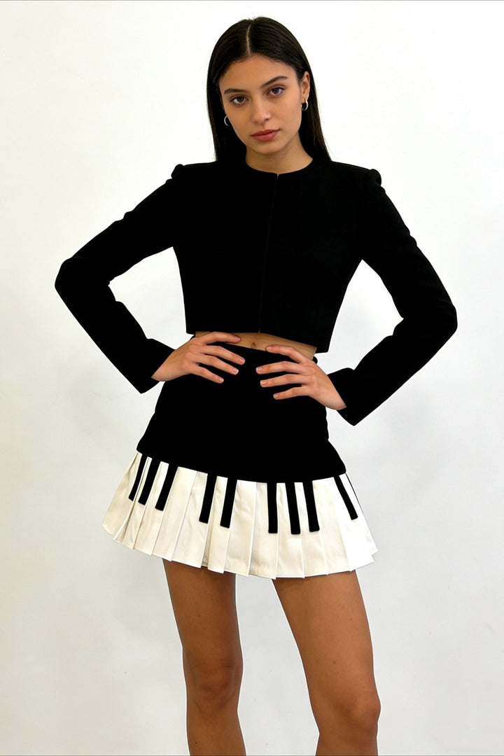 Emily & Isabella Brooks | Pleated High Waist Slim Skirt in Black and White