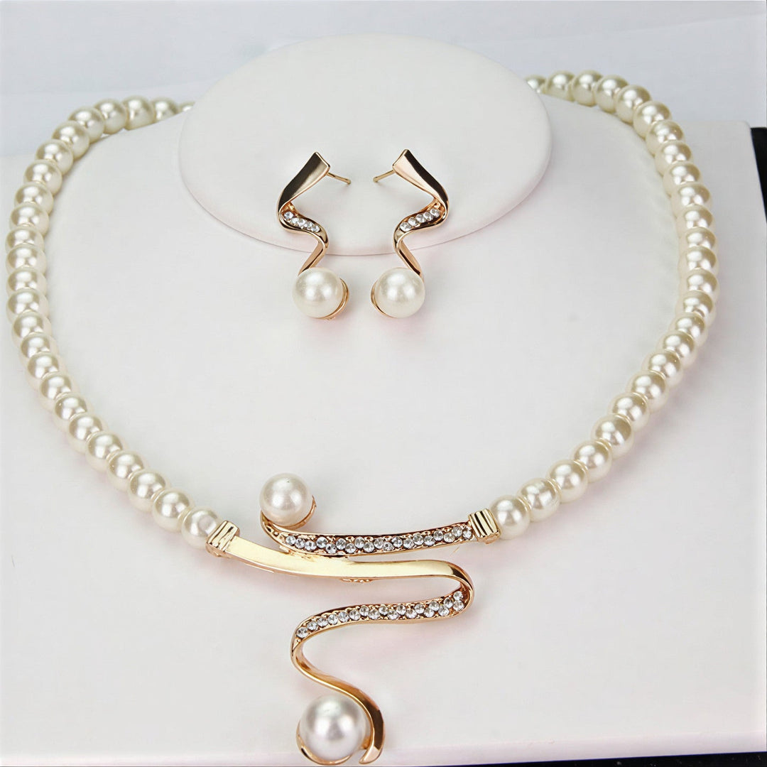 Emily & Isabella Brooks | Natural Pearl Necklace Set
