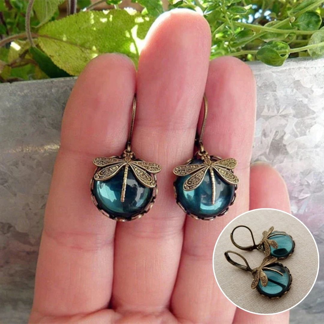 Emily & Isabella Brooks | Vintage Dragonfly Necklace with Earrings