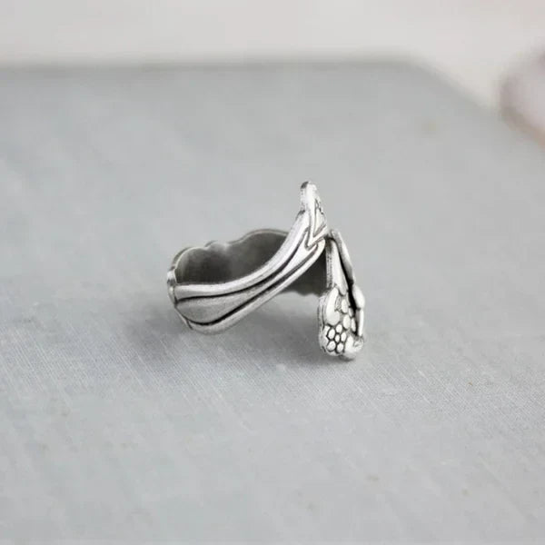 Emily & Isabella Brooks | Flower Ring