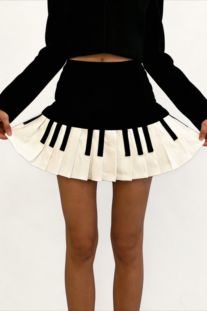 Emily & Isabella Brooks | Pleated High Waist Slim Skirt in Black and White