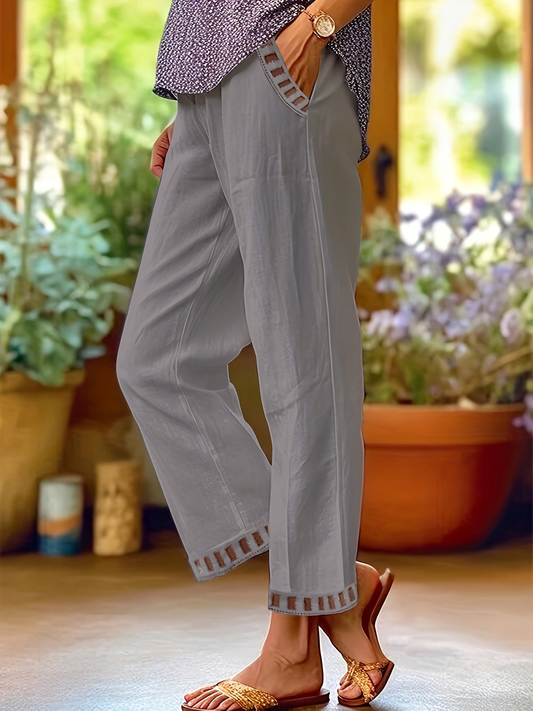 Emily & Isabella Brooks | Relaxed Contrast Trim Cropped Pants