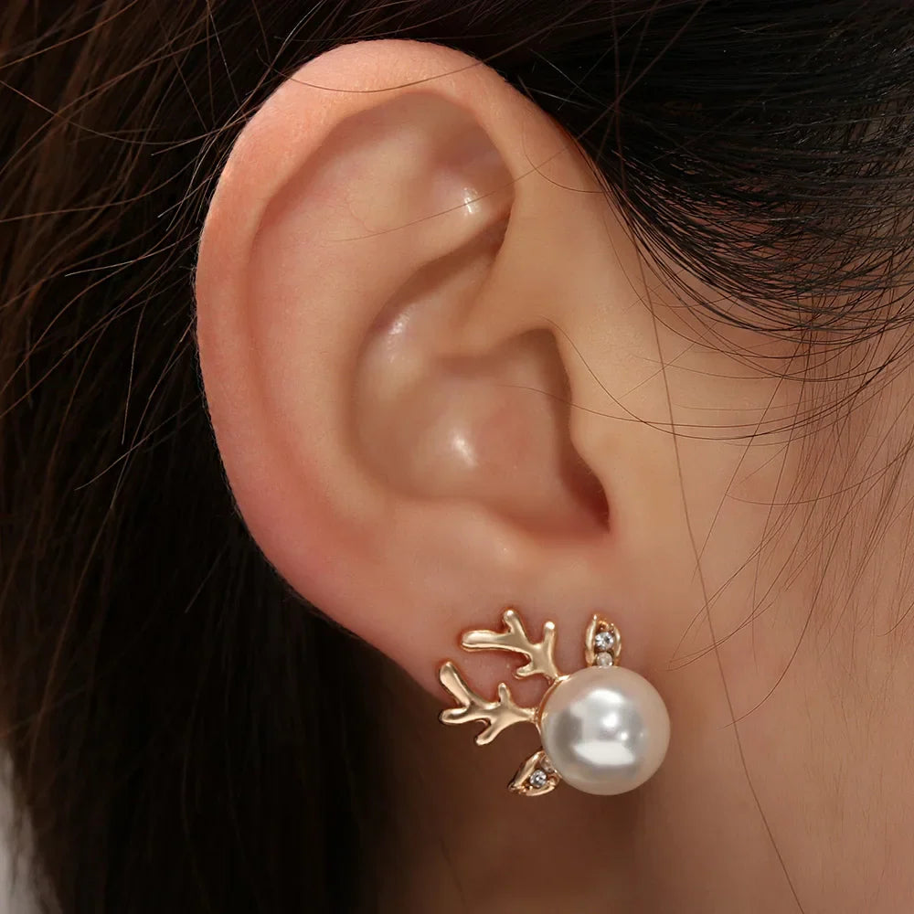 Emily & Isabella Brooks | Pearl Earrings