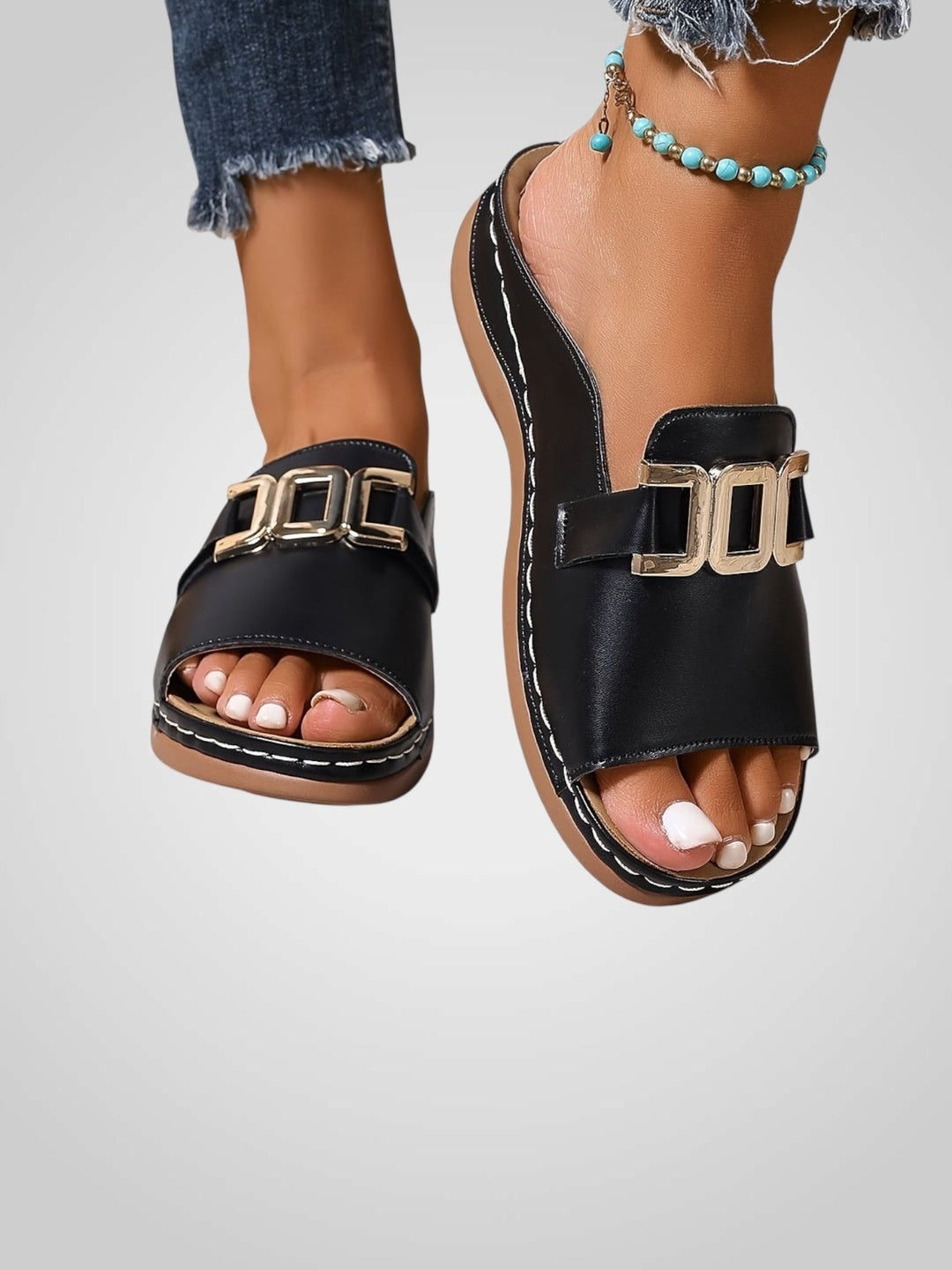 Emily & Isabella Brooks | Sandals with Strap and Buckle