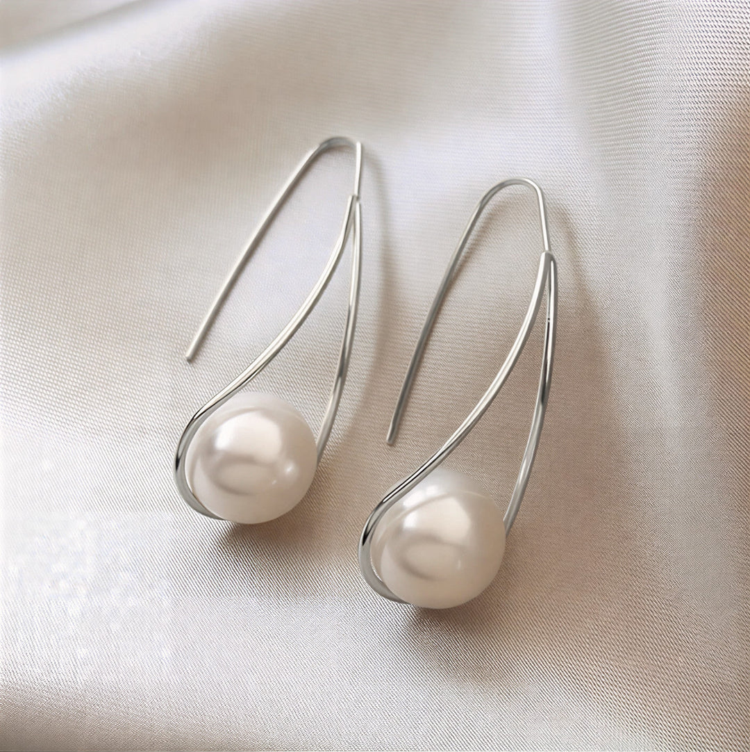 Emily & Isabella Brooks | Pearl Earrings