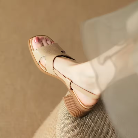 Emily & Isabella Brooks | Comfy Sandals