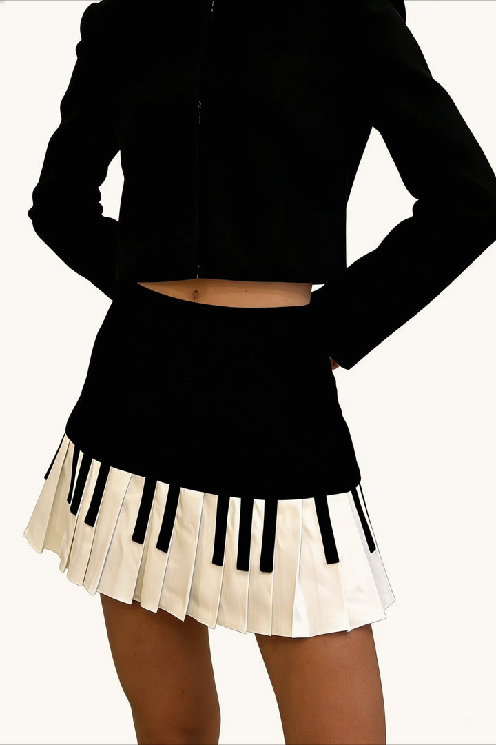 Emily & Isabella Brooks | Pleated High Waist Slim Skirt in Black and White