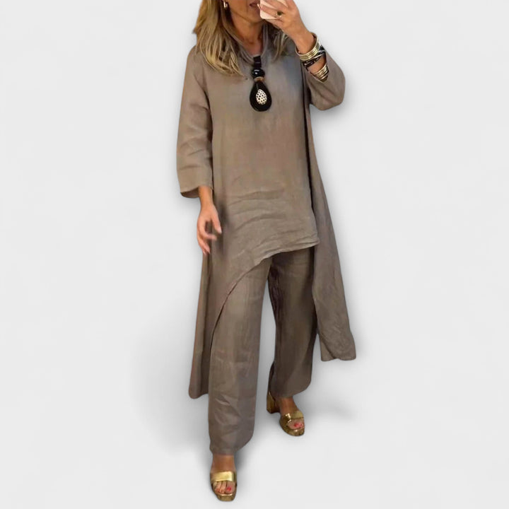 Emily & Isabella Brooks | Linen Suit with Round Neckline