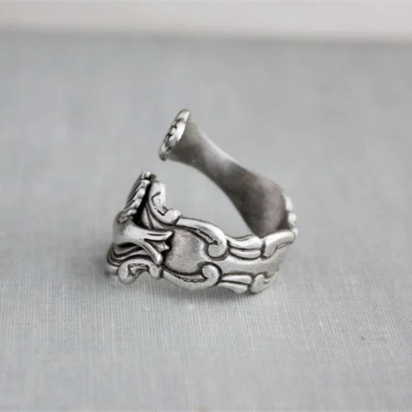 Emily & Isabella Brooks | Flower Ring