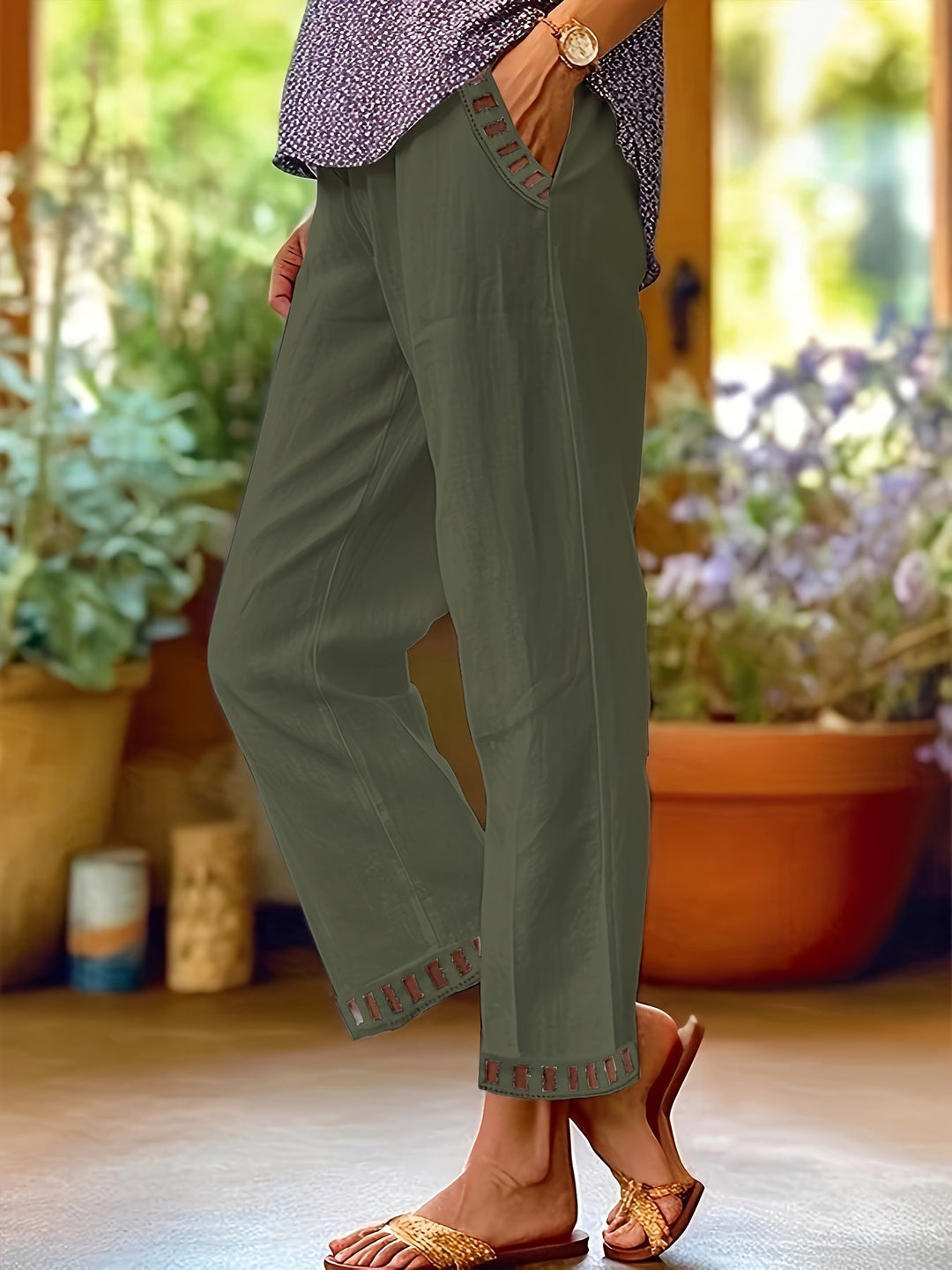 Emily & Isabella Brooks | Relaxed Contrast Trim Cropped Pants