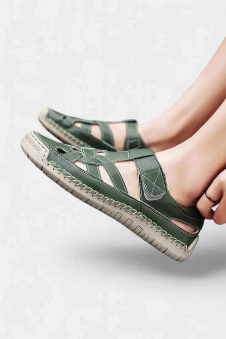 Emily & Isabella Brooks | Ergonomic sandals made of synthetic leather with side cutouts